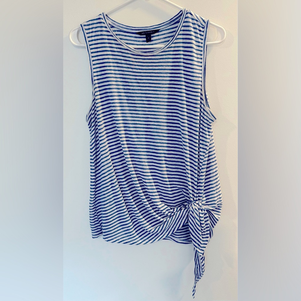 Banana Republic side tie shirt. Gently used a couple of times.